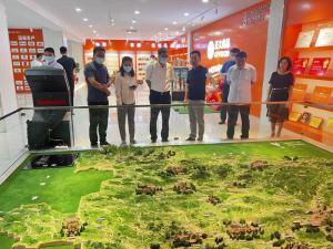 洛陽市市委常委、宣傳部長王飛蒞臨洛陽正大調研